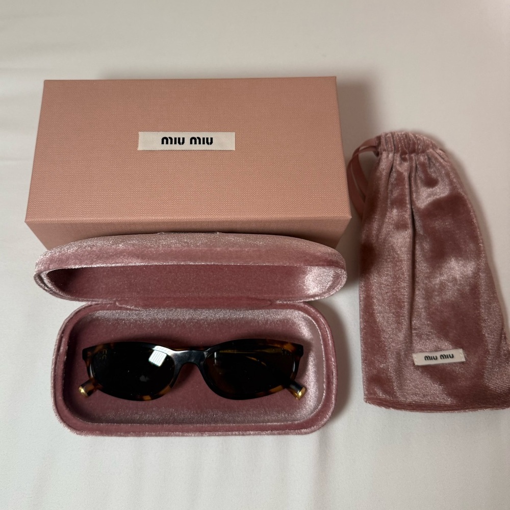 Miu Miu MU A06S Honey Havana Tortoise brown sunglasses | Miu Miu Regard sunnies